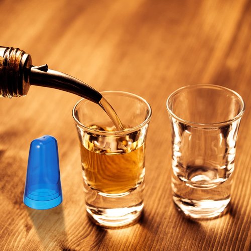 Chengu 100 Pieces Liquor Bottle Covers Pour Spout Covers Bar Toppers for Bottles Universal Pour Dispenser Dust Translucent Silicone Rubber Spout Caps for Bar Home Kitchen Tools Supplies (Blue)