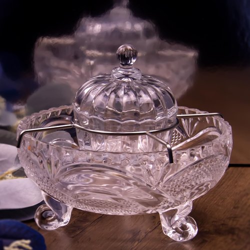 DUEBEL Caviar Serving Set, 1 Glass Divided Serving Bowl Set Plus 2 pcs. x Mother of Pearl Caviar Spoon –Caviar Dish Serving Set, Shrimp Chiller for Kitchen, Restaurant, Catering Events