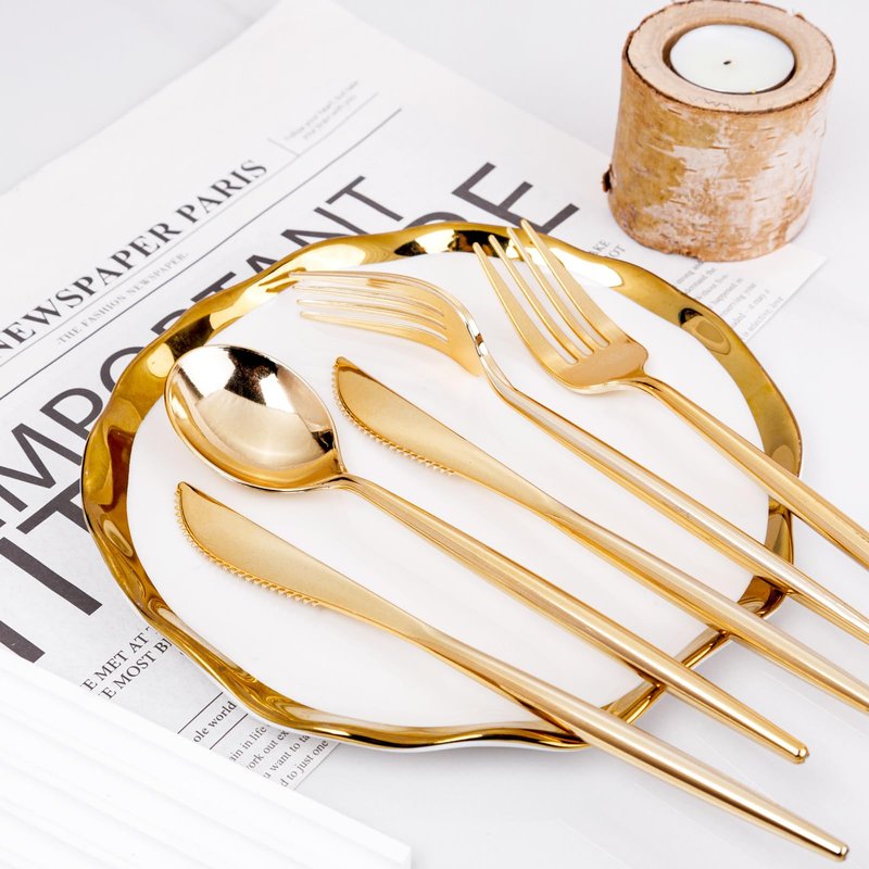 U-QE 60 Pack Gold Plastic Knives Heavy Duty - Solid and Durable Gold Disposable Silverware, Heavy Duty Plastic Cutlery Perfect for Parties, Weddings, Catering and Daily Use