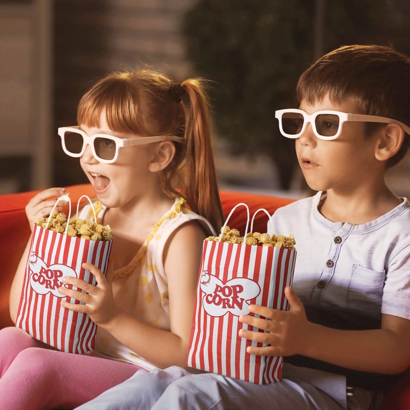 Gersoniel 100pcs 9.84 x 6.89 X2.95 Inch Large Hand-held Popcorn Bag, Classic Striped Popcorn Bag, Flat Bottom Paper Individual Food Tote for Carnival Birthday Movie Night Party Supply(Red and White)