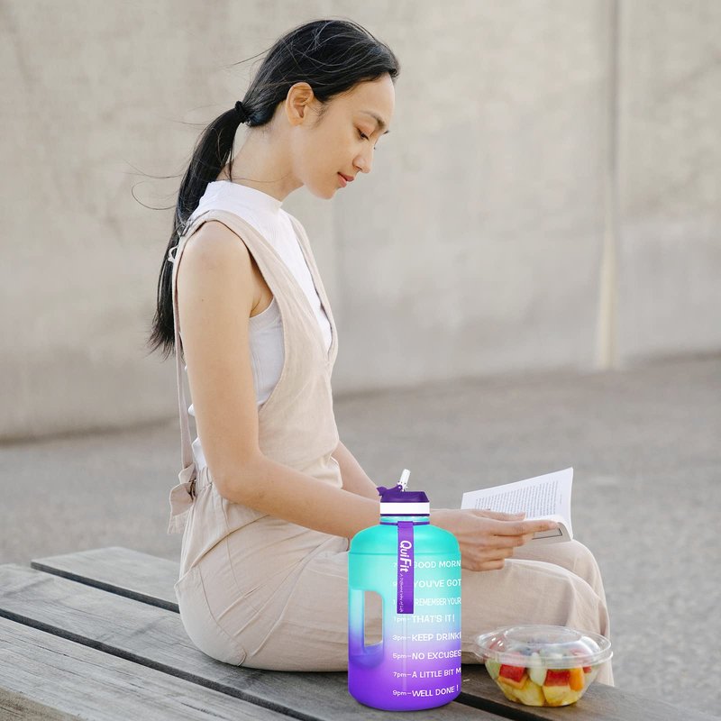 QuiFit Motivational Gallon Water Bottle - with Straw & Time Marker BPA Free Large Reusable Sport Water Jug with Handle for Fitness Outdoor Enthusiasts Leak-Proof (Green/Purple,1 gallon)