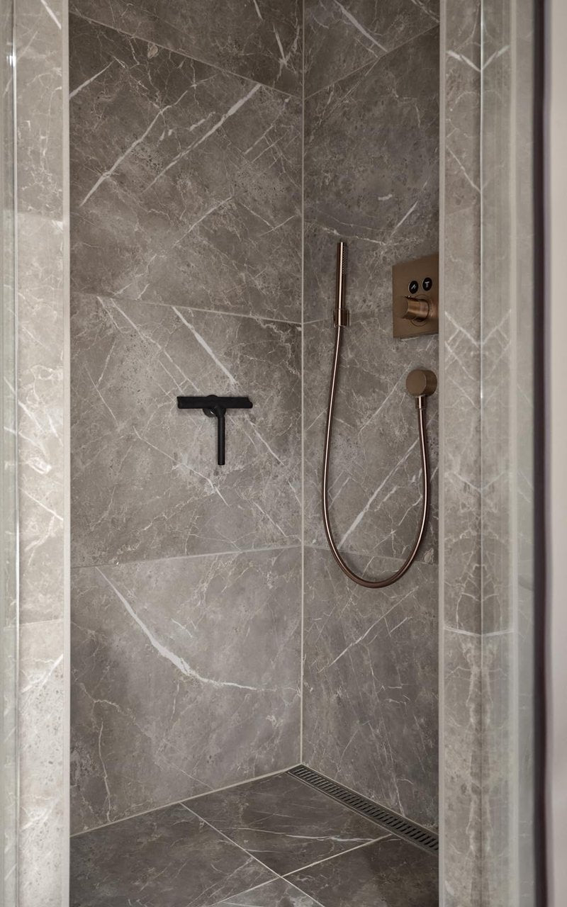 Zone Denmark Effortless Elegance Glass Wiper with Magnetic Holder for Stylish and Convenient Bathroom Maintenance Black, 6.7"x 8.3"inches