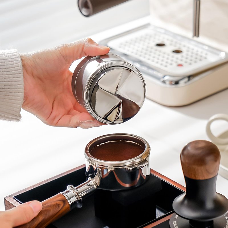 SSSKAAFEIS Coffee Distributor 58mm Gravity Adaptive Coffee Products，Espresso Distributor Leveler with Fits All Over 58MM ，Espresso distribution tool, Silver