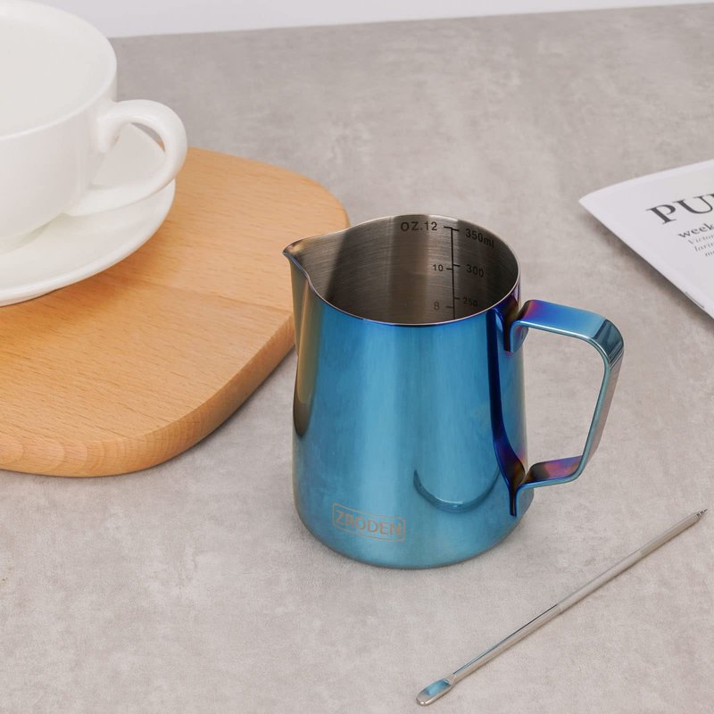 Milk Frothing Pitcher, 20oz Espresso Steaming Pitchers Stainless Steel Cappuccino Coffee Machine Accessories Barista Tools Steam Froth Pitchers Milk Jug Cup with Decorating Pen Latte Art, Blue
