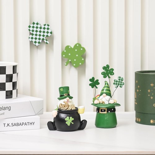 AOMOONOA St. Patrick’s Day Gnomes - 2Pcs Resin Leprechaun Figurines with Coins & Clover for Holiday Decor