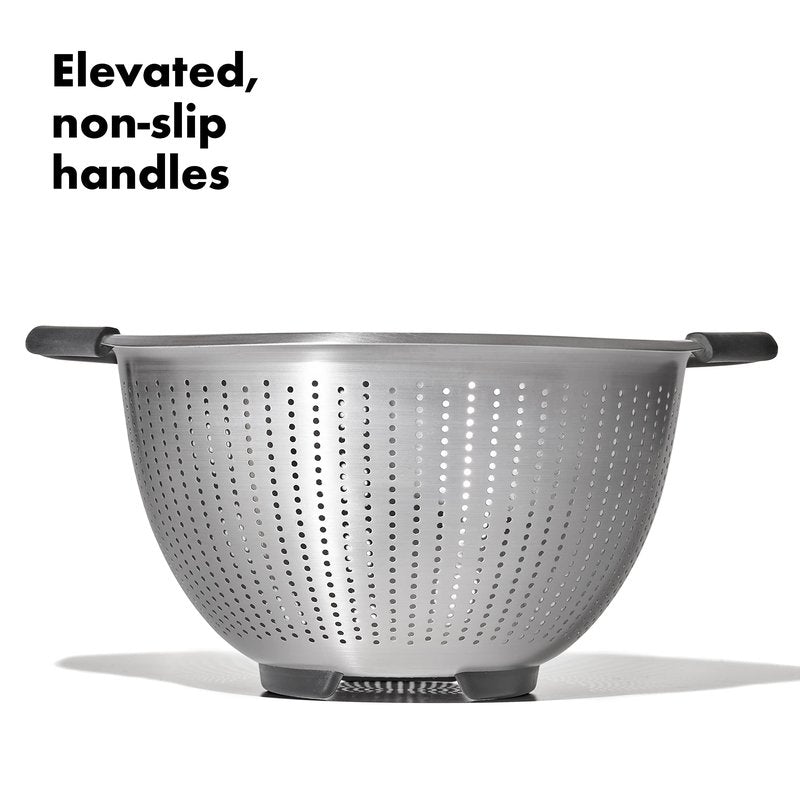 OXO Good Grips Stainless Steel 5 qt./ 4.7 L Colander and OXO Good Grips 2-Piece Plastic Cutting Board Set (Pack of 1),Clear