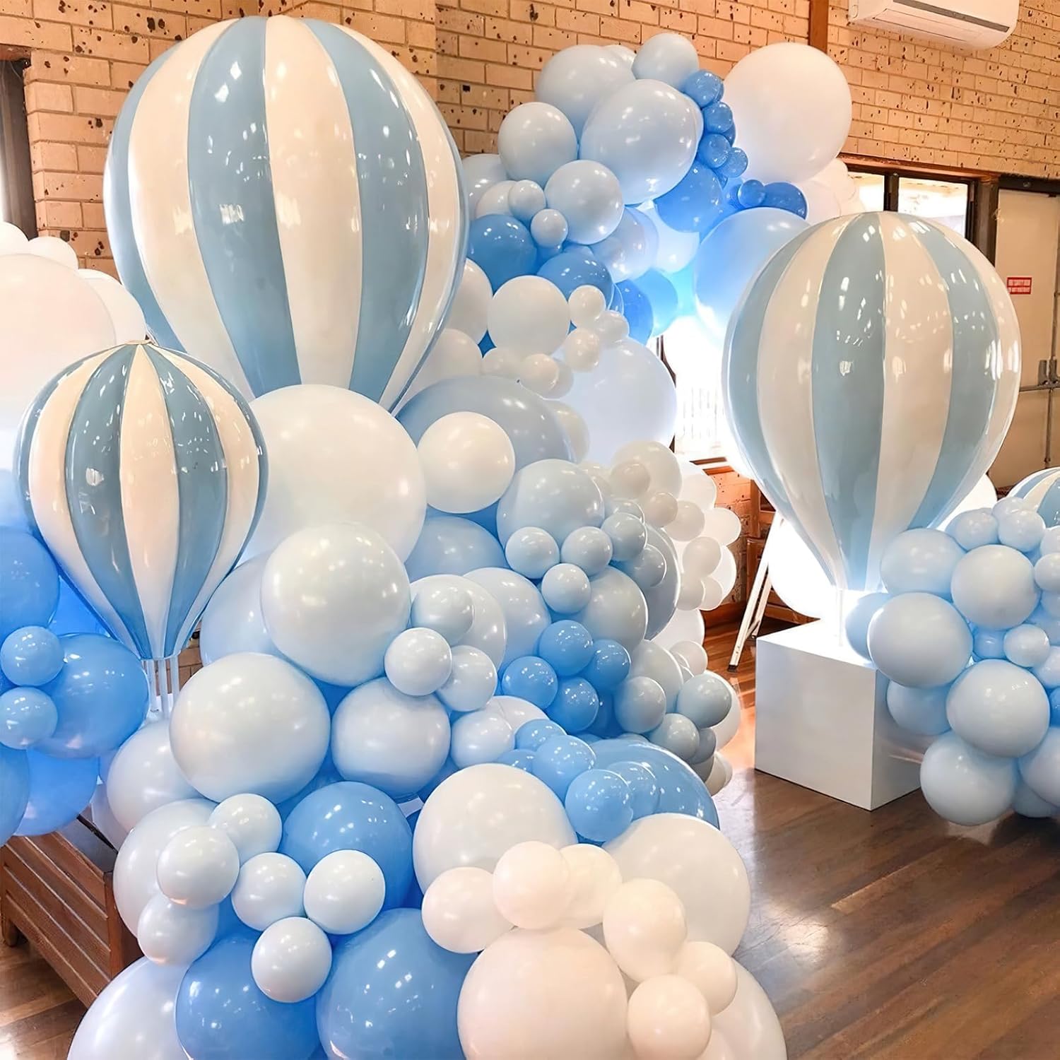 PartyWoo Baby Blue Balloons - 101pcs 12 Inch Light Pastel Aqua Blue for Celebrations & Events
