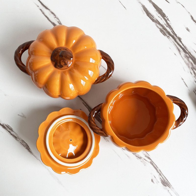 FYUEROPA 2 Pcs Pumpkin Bowl Set with Lid and Handle, 17 Oz Ceramic Ramekins for Baking, Casserole Dish Individual Severing Pot, Stoneware, Oven Safe (Orange)