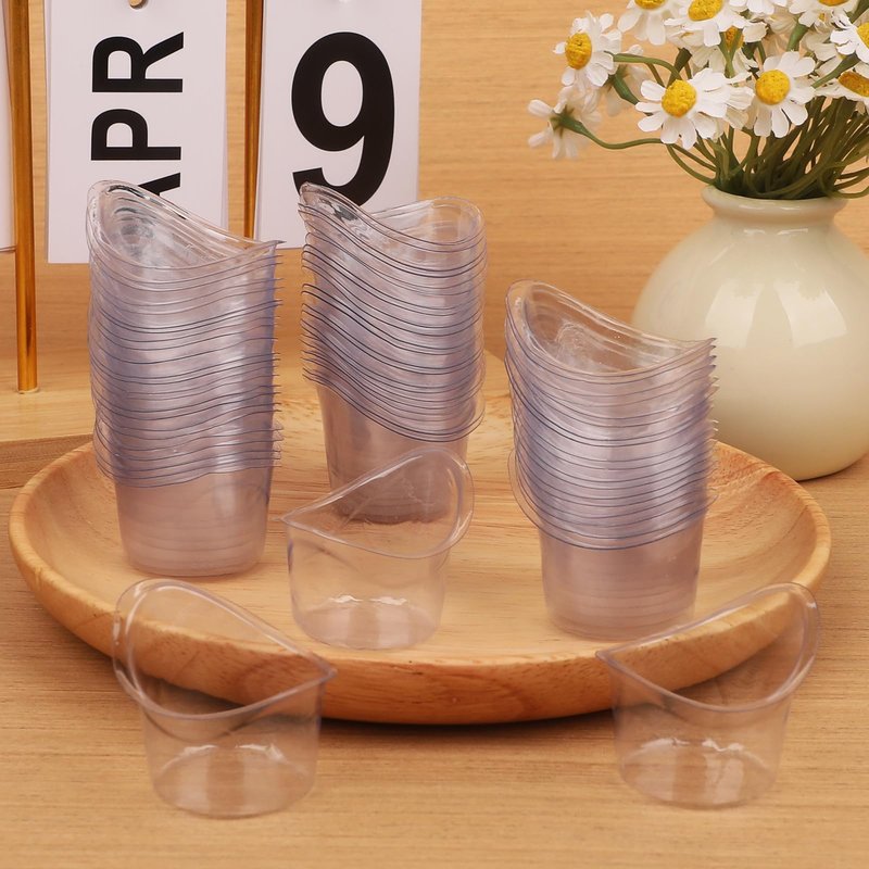 XEQWZVFR 300Pcs 5ML Eye Wash Cup Disposable Eye Wash Bath Kit Wash Cups Plastic Measuring Cup Portable Portable Eyes Care Tool Cleansing for Eyes Rinse and Flush Cleansing with Storage Container