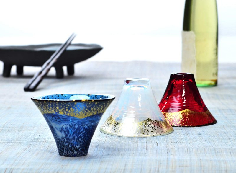 東洋佐々木ガラス Toyo Sasaki Glass Cold Sake Glass Set, Lucky Cup Mt. Fuji, Cold Sake Cup, Made in Japan, White & Red, 2.4 fl oz (65 ml), 2 Piece Set G636-T74