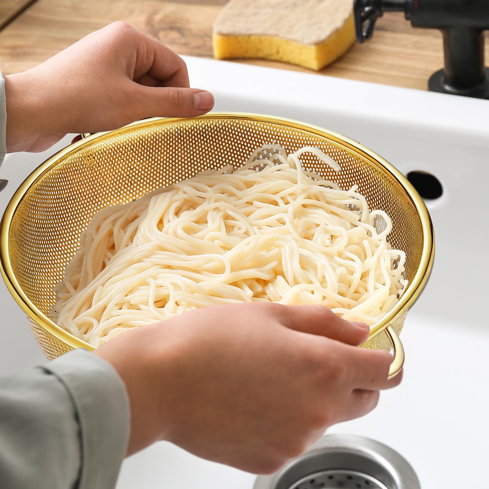 Baderke 3 Quart Stainless Steel Gold Colander and 3 Pcs Fine Mesh Strainer with Handles Gold Kitchen Accessories for Kitchen Draining Rinsing Serving Food Pasta Rice Vegetables