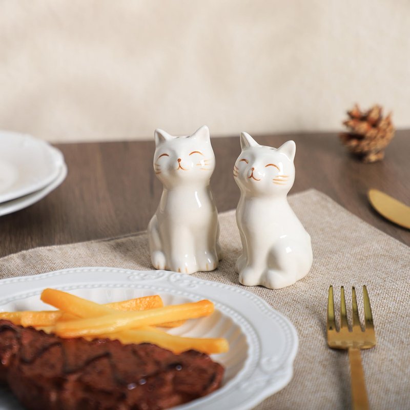 Bicuzat Ceramic Retro Cat Lovers Shape Salt & Pepper Shakers Set, Hand-Painted Cats Salt and Pepper Shakers, 2 PCS Set-White