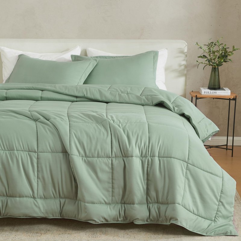 Great Bay Home Twin Size Holiday Comforter Set - Down Alternative 2 Piece Comforter Sets - All Season Bedding, Winter, Lodge Inspired Bedroom Decor (Twin/Twin XL, Cozy Maple)