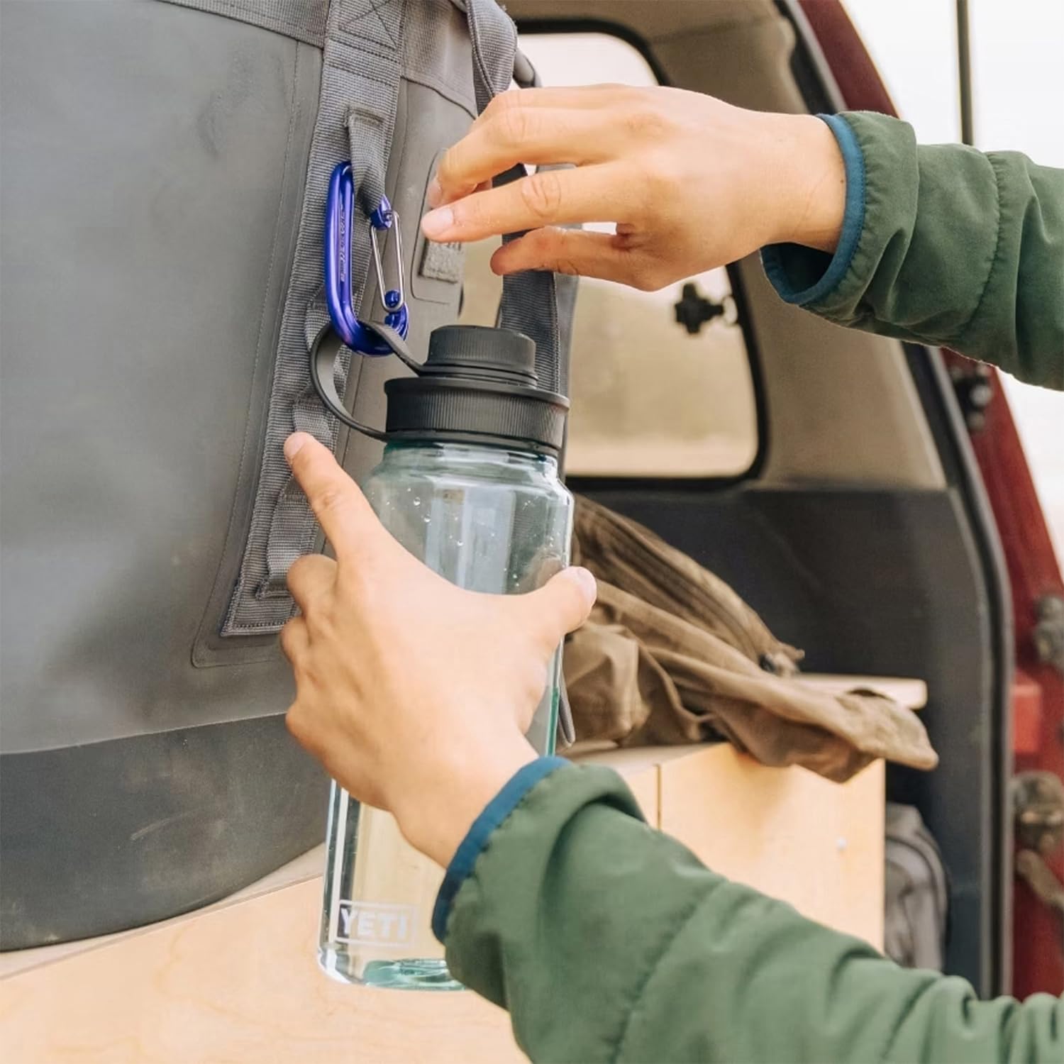 YETI Yonder 1L/34 oz Water Bottle with Leakproof Yonder Tether Cap, Black Forest Green