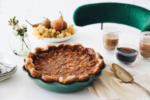 Le Creuset Stoneware Set of 2 Heritage Fluted Pie Dish, 9", Artichaut