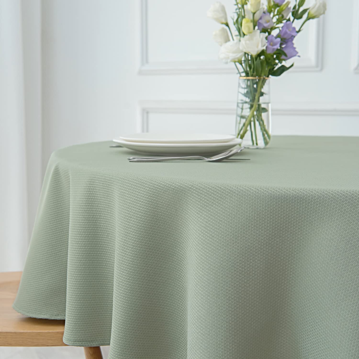 maxmill Round Textured Tablecloth Spill-Proof Wrinkle Free Soft Jacquard Table Cloth for Circular Table Cover, for Dining Room Buffet Banquet Parties Holiday Dinner, 70 Inch, Sage Green
