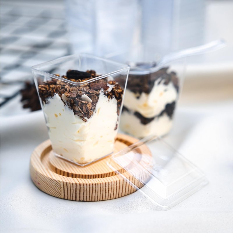 NZVCN 100 Pack 5oz Mini Dessert Cups with Soopns and Lids, Clear Square Dessert Bowls Small Plastic Parfait Cup Appetizer Cups for Wedding Party