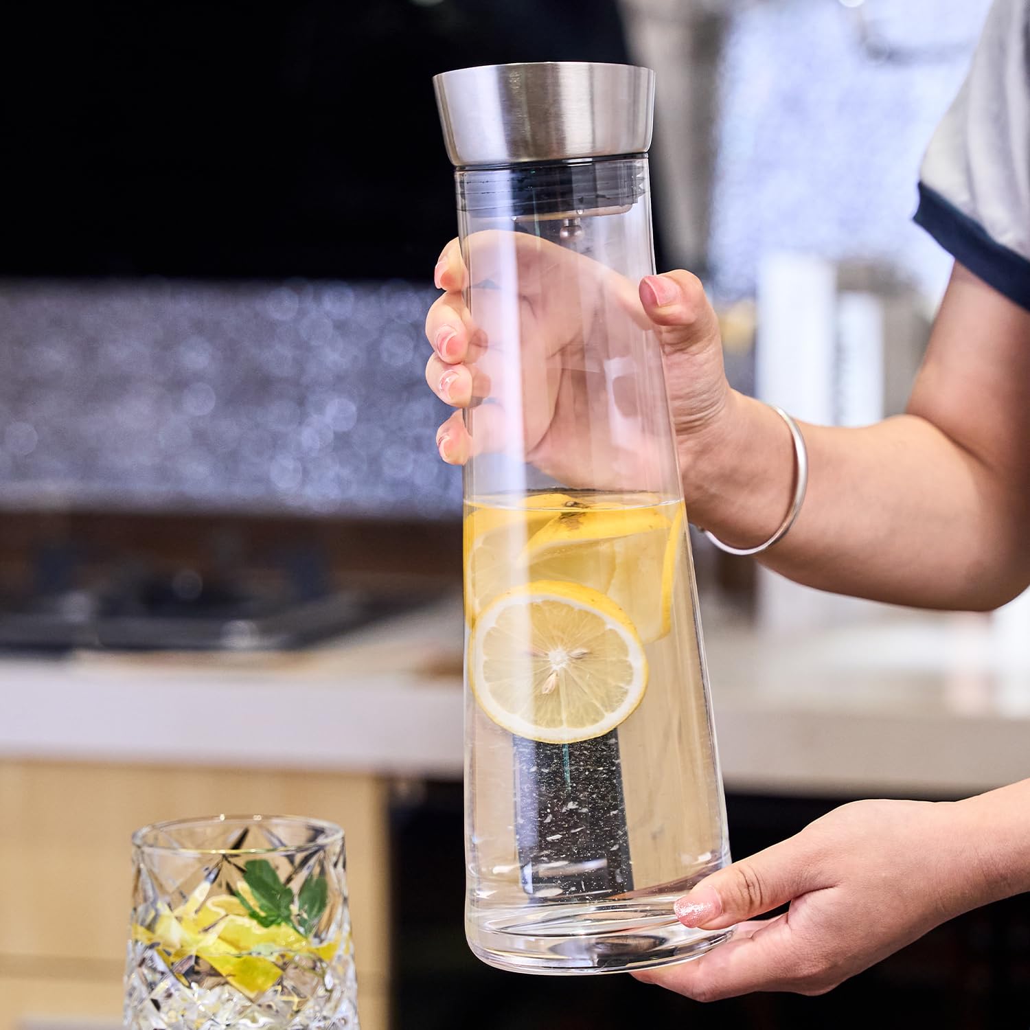 GLASKEY Glass Water Carafe with Lid,1200ml Glass Juice Pitcher with Stainless Steel Gravity Lid,Clear Water Pitcher for Ice Tea, Lemonade, Coffee,Juice Beverage,40 oz