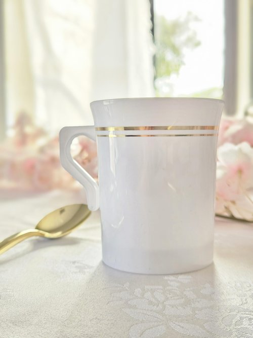 " OCCASIONS " 40 Mugs Pack, Heavyweight Disposable Wedding Party Plastic 8 oz Coffee Mugs/Tea Cups/Cappuccino Cups/Espresso Cup with Handles (8 oz Coffee, White & Gold Rim)