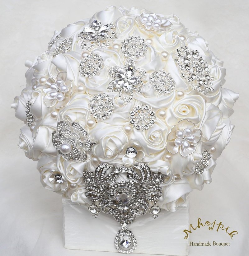 Mhojpik Bridal Wedding Bouquet Round Bling Brooch Bouquet Artificial Rose Flower Bunch for Bride Bridesmaid Wedding Quinceanera(Ivory, 9.8")