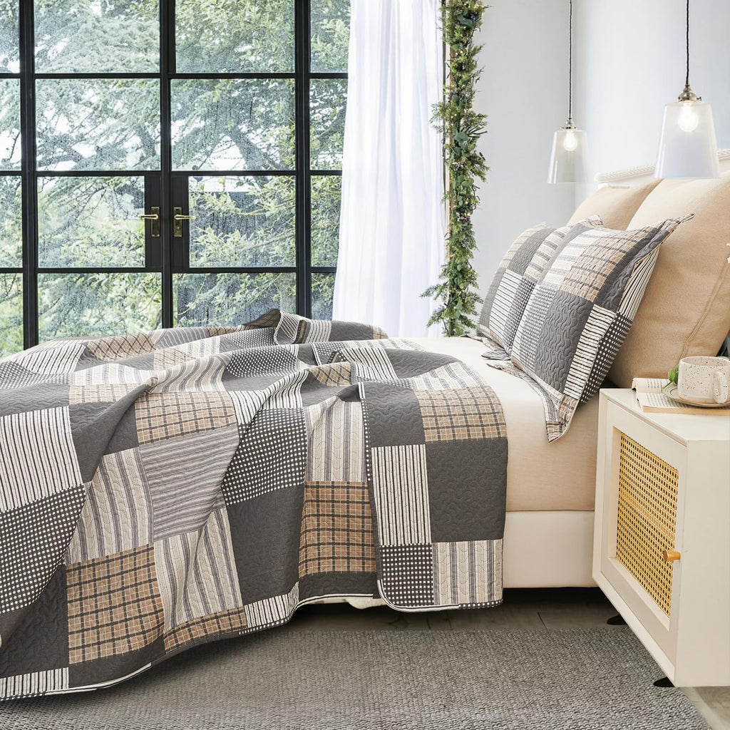 Brown Black Plaid Bedding Sets, 3 Pcs King Size Quilt Bedspread Checked Patchwork Print Coverlets Bedcover Reversible Bed Cover Country Bedroom Decor(96"x 108")