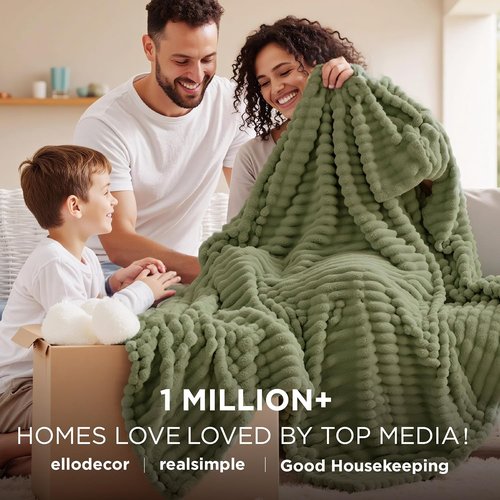 Bedsure GentleSoft Christmas Throw Blanket - Cozy Fleece Gift for Teens & Home Decor, Moss, 50x60 Inches