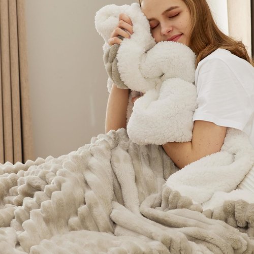 Bedsure Sherpa Throw Blanket - Super Soft Cozy Fleece for Winter | Plush Beige 50x60 Inches
