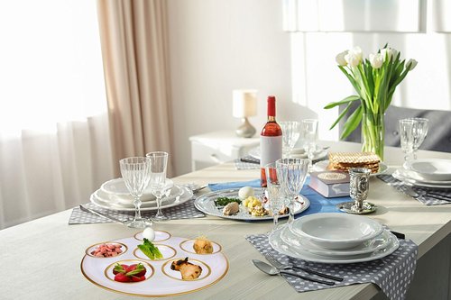 Classic Touch Decorium Alabaster White Seder Plate with gold rim and 6 Mini Removable Bowls 12.75" D X 4.25" H - Passover Holiday Kaarah Pesach Tray