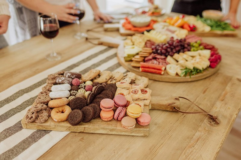 TOSCANA - a Picnic Time brand - Ravi Rectangle Charcuterie Board, Wood Serving Platter, Cheese Board, (Mango Wood)