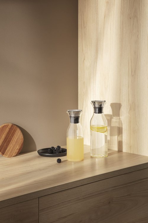 EVA SOLO | Fridge Carafe 1.4L | For Hot & Cold Drinks | 100% drip-free | Dishwasher-safe Borosilicate Glass | Stainless steel & Silicone Pouring Lip | Fits Most Refrigerator Doors | Danish Design