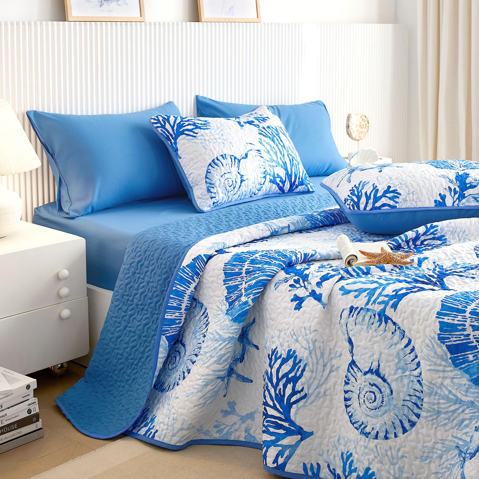 Wake In Cloud - Coastal Quilt Set, Nautical Ocean Beach Themed Tropical Summer Patterned, Reversible Lightweight Bedspread Coverlet, 3 Pieces, Blue White, King Size