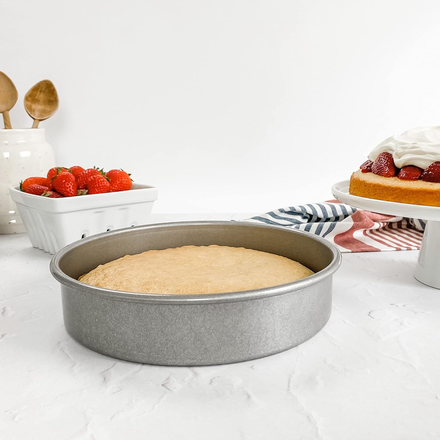 USA Pan Bakeware Round Cake Pan - 9-Inch Nonstick with Quick Release Coating | Durable Aluminized Steel