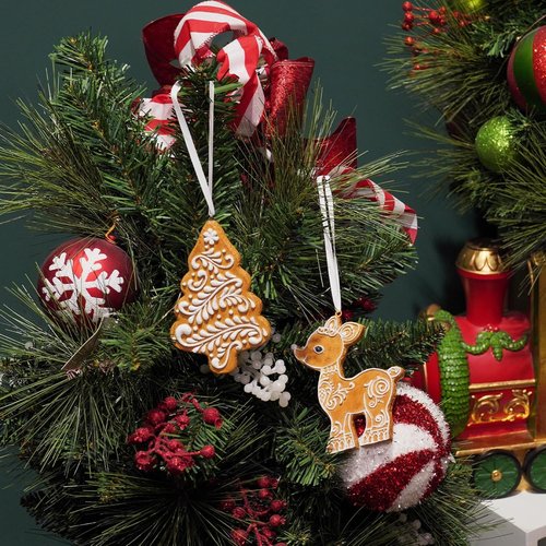 Cynkeyee Gingerbread Decorations | 2-Piece Resin Christmas Ornaments - Tree & Deer, 4.5x0.5x3 IN