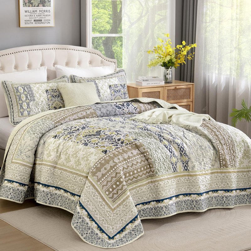 WONGS BEDDING Boho Quilt Set King, 3 Pieces Beige Patchwork Bedspread Coverlet Set,Soft Lightweight Microfiber Bohemian Floral Pattern Bedding Set with 2 Pillowcases for All Season (104"x 90")