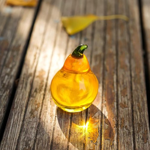 Crystal Pear Figurines by [Brand Name] - Elegant Glass Fruit Decor for Office Tabletop Centerpiece