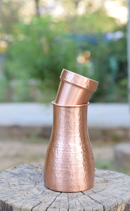 DeKulture Hammered Pure Copper Carafe Pitcher With Cap, Ideal Drinkware With Ayurveda and Yoga Benefits, 4 x 8 Inches (DH), 1 litre
