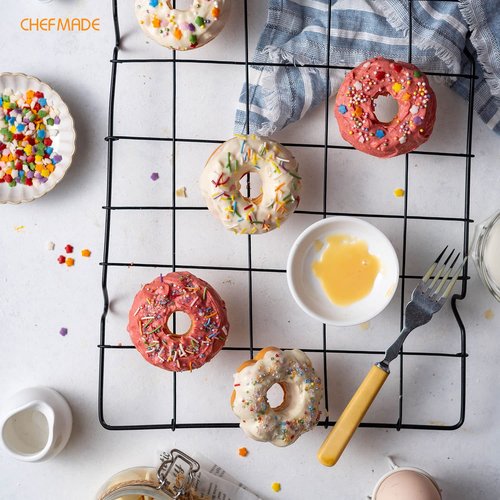 CHEFMADE Donut Mold Cake Pan, 6-Cavity Non-Stick Pattern Doughnut Bakeware for Oven Baking (Champagne Gold)