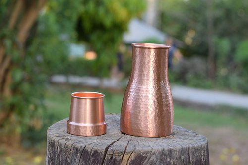 DeKulture Hammered Pure Copper Carafe Pitcher With Cap, Ideal Drinkware With Ayurveda and Yoga Benefits, 4 x 8 Inches (DH), 1 litre