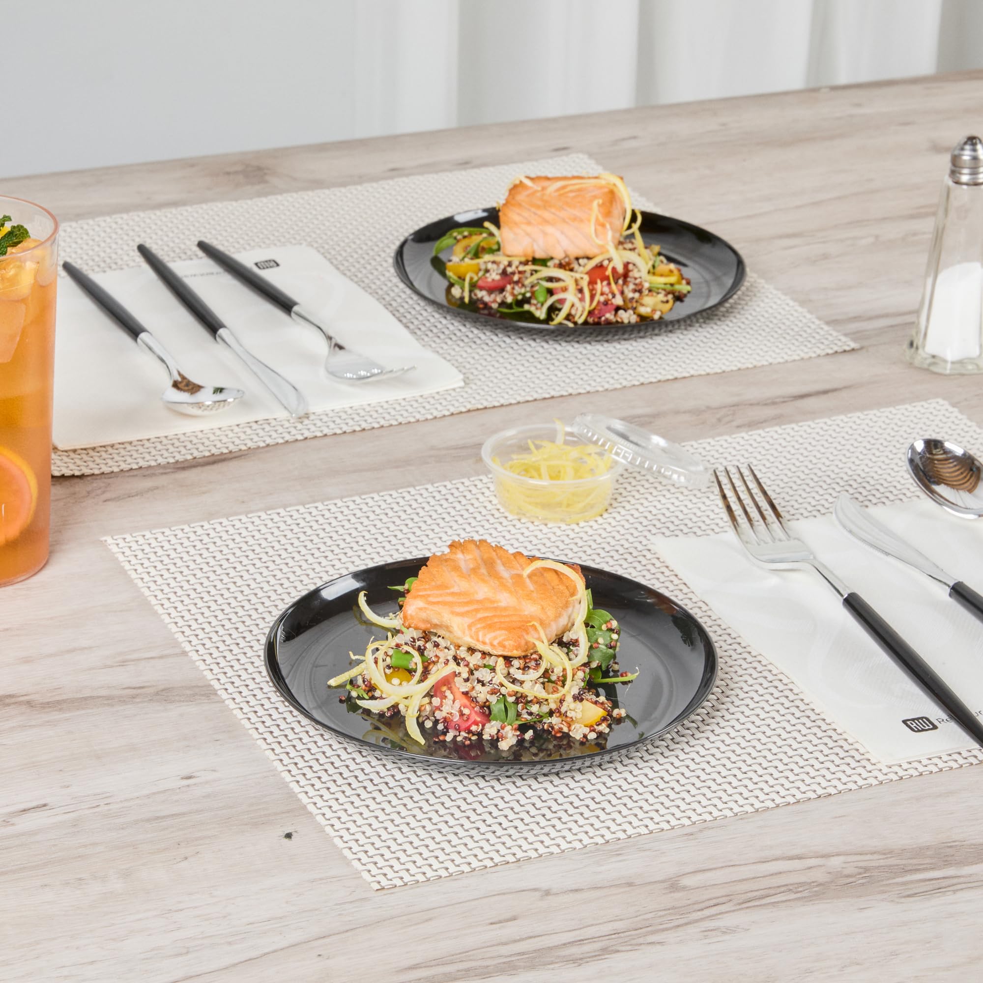 Restaurantware 7 x 7 Inch Party Plates 100 Disposable Plastic Dessert Plates - Round Heavy-Duty Black Plastic Salad Plates Serve Sides Or Appetizers For Weddings Or Catering