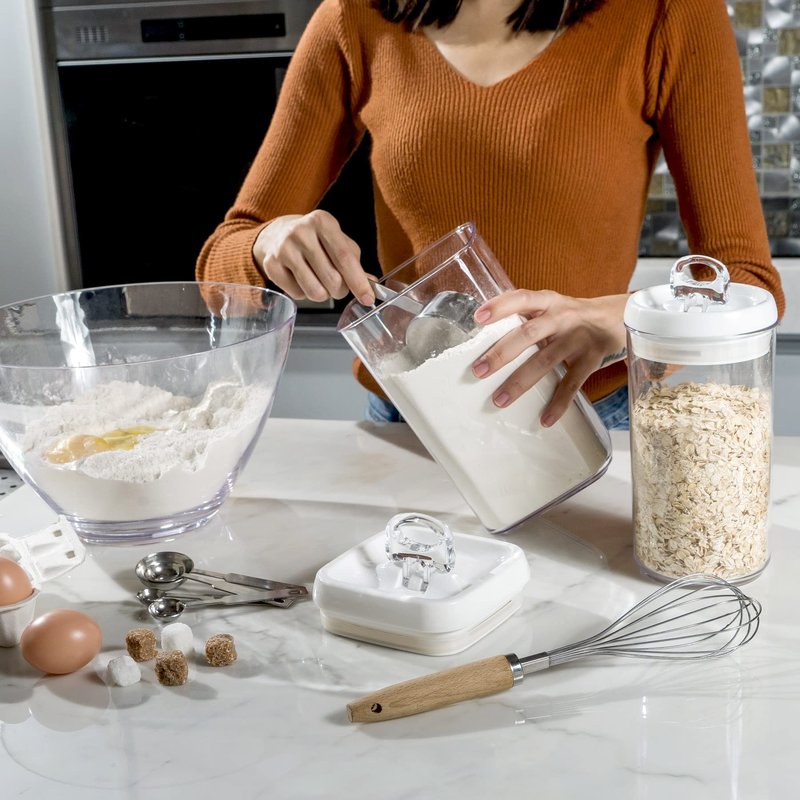 Felli Flip Tite Storage Container with Built-In Spoon & Airtight Lid 5” Large-M Ring Flip Top, Stackable Acrylic Canister for Sugar Flour Powder, Kitchen Pantry Organizer (1.8qt), 2 spoons