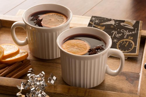 CorningWare 20oz Ceramic Meal Mugs - 2-Pack with BPA-Free Vented Lids | French White Design