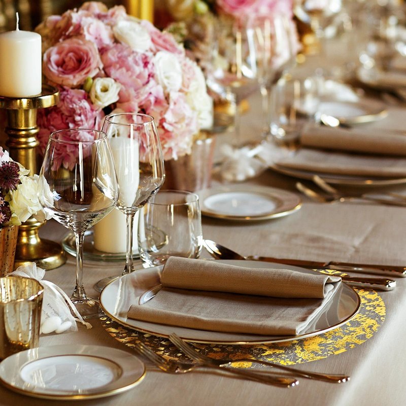 100 Piece Gold Placemats Disposable Round Table Mat 13 Inch Gold Foil Mesh Pressed Foil Paper Placemat Tablecloths Table Runner for Party Wedding Home Dinners Table Decor