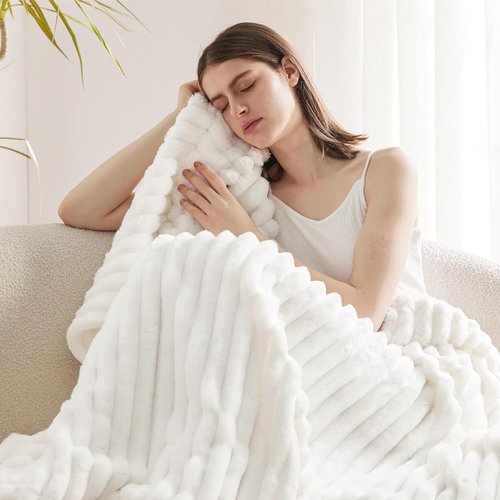 Bedsure Fleece Blanket - Soft Off-White Throw with Matching Pillow Covers | Cozy Home Decor