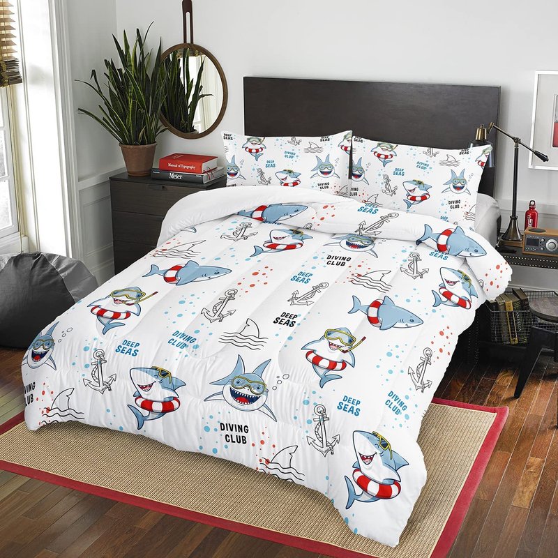 Suncloris Cute Cartoon Shark Comforter Set, Deep Sea Diving Club Sharks Bedding Bedspread for Kids and Adults, Lovely Marine Life Pattern Quilt Bedroom Decor with 2 Pillow Cases (Queen, 01)