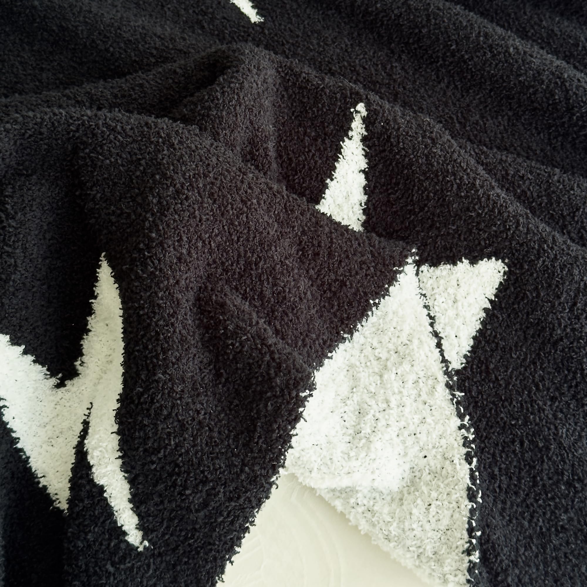 NIDITW Black Lightning Bolt Bed Blanket Twin Size 60x80 Ultra Soft Microfiber Fleece Lightweight Knit All Season Blanket for Couch Sofa (Black, Twin)