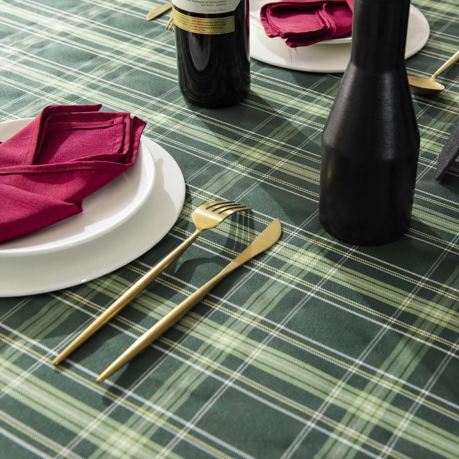 LOSIVISHE St Patrick's Day Tablecloth - Decoration Holiday Tablecloth - Reusable Wipe-able Waterproof Fabric Table Linen Cover for Kitchen, Indoor and Outdoor