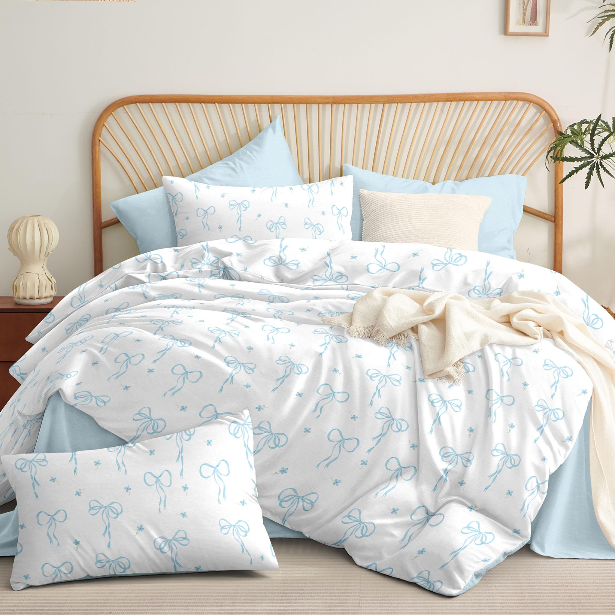 Bildenly Queen Comforter Set White - Light Blue Bow Comforter Set Queen Size, Quilt Bedding Set 3 Pieces, Soft & Lightweight Comforter(90‘’ x 90‘’) for Girl All Season & 2 Pillow Cases(30‘’x20‘’)