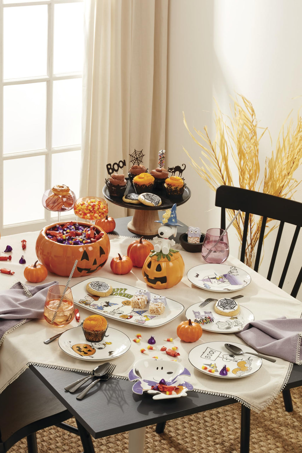 Lenox Serveware, The Great Pumpkin Hors D'Oeuvres Tray, Porcelain Tray, Halloween Decor Indoor, Hand Wash Only, Featuring Peanuts Design, Snoopy, Halloween Party Supplies (1 Piece, 13.75 x 7.75-Inch)