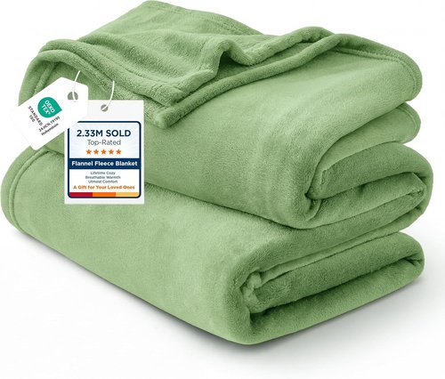 Bedsure GentleSoft Fleece Blanket - Cozy Lightweight Plush Twin Size Green 60x80 Inches for Bed & Travel