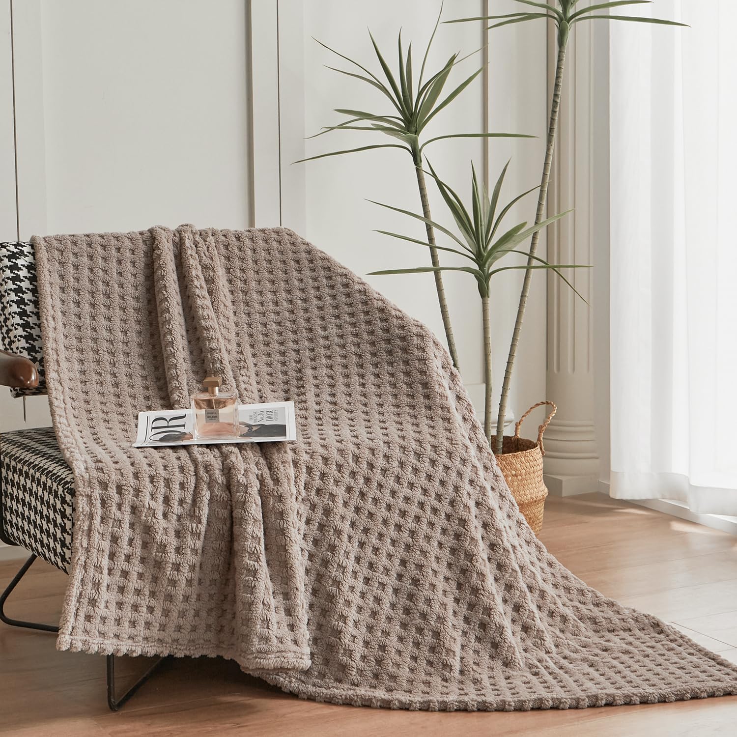 Serenhom Soft Cozy Fuzzy Fleece Twin Blanket, Waffle Light Taupe, 60x80 Inches – Lightweight, Fluffy, and Warm 3D Jacquard All-Season Blanket for Couch, Bed, Sofa, Home Decor, Camping, and Travel